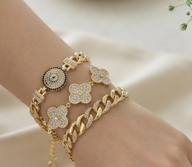 Brazilian Gold Crystal Pavé Clover Charm Bracelet – Stainless Steel - Timavie