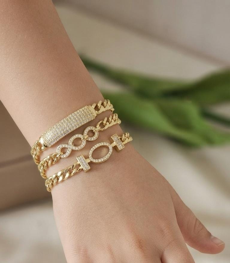 Brazilian Gold Crystal Pavé Clover Charm Bracelet – Stainless Steel