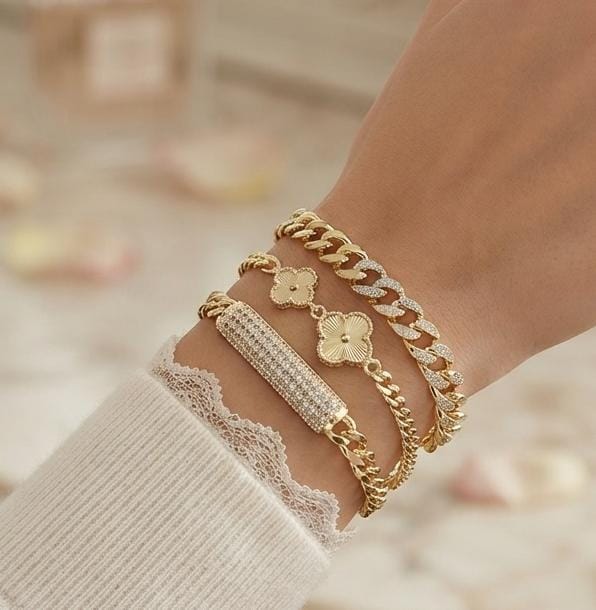 Brazilian Gold Crystal Pavé Clover Charm Bracelet – Stainless Steel