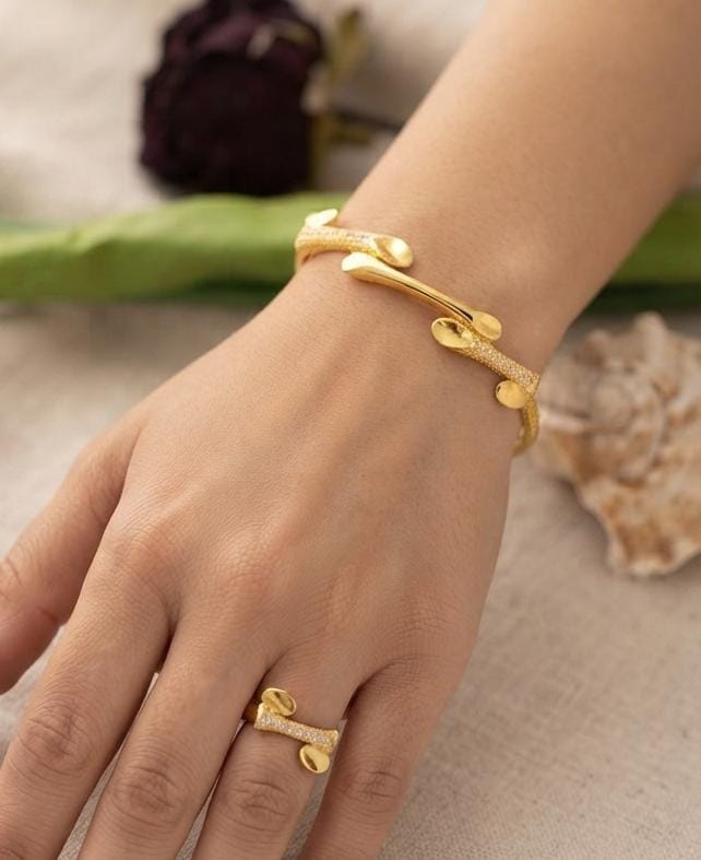 Brazilian Gold Textured Bangle & Ring Set – Open Cuff with Disc Accents