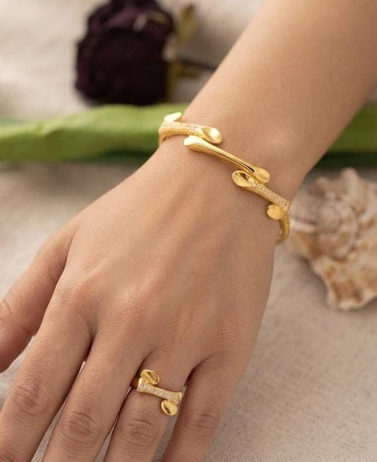 Brazilian Gold Textured Bangle & Ring Set – Open Cuff with Disc Accents